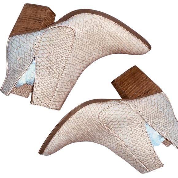 NOT RATED Lizard Texture Vegan Leather Chelsea Boots - EUC - Picture 2 of 5